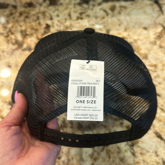 VOLCOM Trucker Hat O/S - Picture 2 of 3